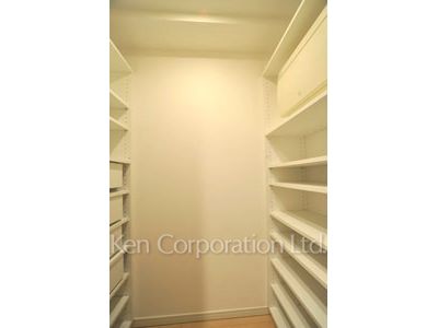 Closet ※Photo of the same layout on 6 floor. Decoration and fixture may differ.