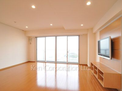 Living-Dining ※Photo of the same layout on 13 floor. Decoration and fixture may differ.