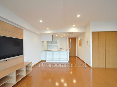 Living-Dining ※Photo of the same layout on 13 floor. Decoration and fixture may differ.