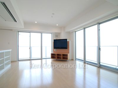Living-Dining ※Photo of the same layout on 19 floor. Decoration and fixture may differ.