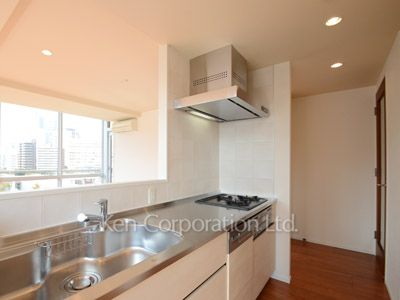 Kitchen ※Photo of the same layout on 4 floor. Decoration and fixture may differ.