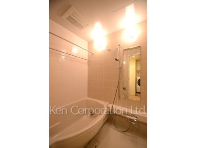 Bath ※Photo of the same layout on 4 floor. Decoration and fixture may differ.