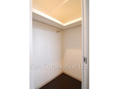 Closet ※Photo of the same layout on 4 floor. Decoration and fixture may differ.