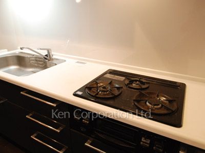Kitchen ※Photo of the same layout on 4 floor. Decoration and fixture may differ.
