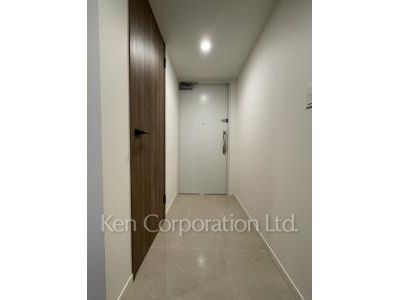 Entrance ※Photo of the same layout on 13 floor. Decoration and fixture may differ.