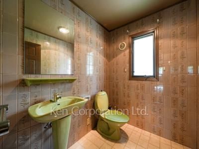 Lavatory