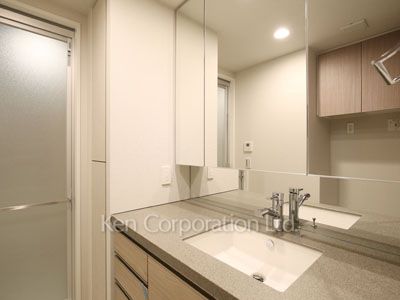Powder Room ※Photo of the same layout on 5 floor. Decoration and fixture may differ.