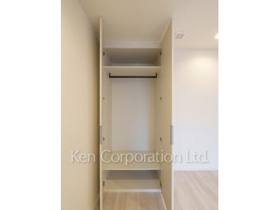 Closet ※Photo of the same layout on 10 floor. Decoration and fixture may differ.