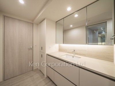 Powder Room ※Photo of the same layout on 10 floor. Decoration and fixture may differ.