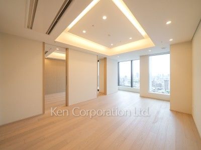 Living-Dining ※Photo of the same layout on 36 floor. Decoration and fixture may differ.