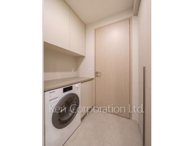 Washer-Dryer ※Photo of the same layout on 36 floor. Decoration and fixture may differ.