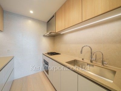 Kitchen ※Photo of the same layout on 36 floor. Decoration and fixture may differ.