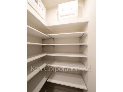Closet ※Photo of the same layout on 10 floor. Decoration and fixture may differ.