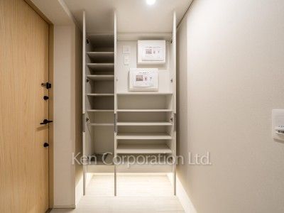 Closet ※Photo of the same layout on 10 floor. Decoration and fixture may differ.