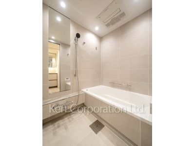 Bath ※Photo of the same layout on 10 floor. Decoration and fixture may differ.