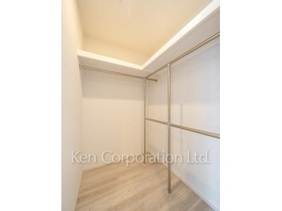 Closet ※Photo of the same layout on 10 floor. Decoration and fixture may differ.