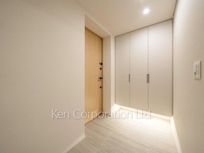Entrance ※Photo of the same layout on 10 floor. Decoration and fixture may differ.