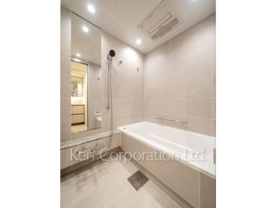 Bath ※Photo of the same layout on 10 floor. Decoration and fixture may differ.