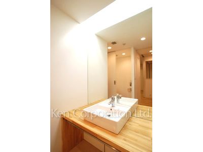 Powder Room ※Photo of the same layout on 1 floor. Decoration and fixture may differ.