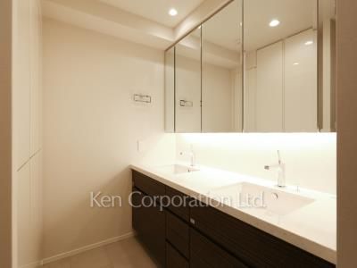 Powder Room ※Photo of the same layout on 6 floor. Decoration and fixture may differ.
