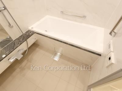 Bath ※Photo of the same layout on 6 floor. Decoration and fixture may differ.