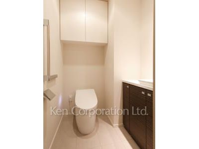 Lavatory ※Photo of the same layout on 6 floor. Decoration and fixture may differ.