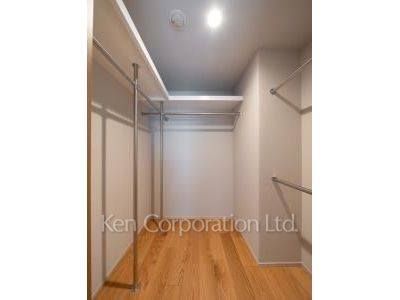 Walk-In Closet ※Photo of the same layout on 2 floor. Decoration and fixture may differ.